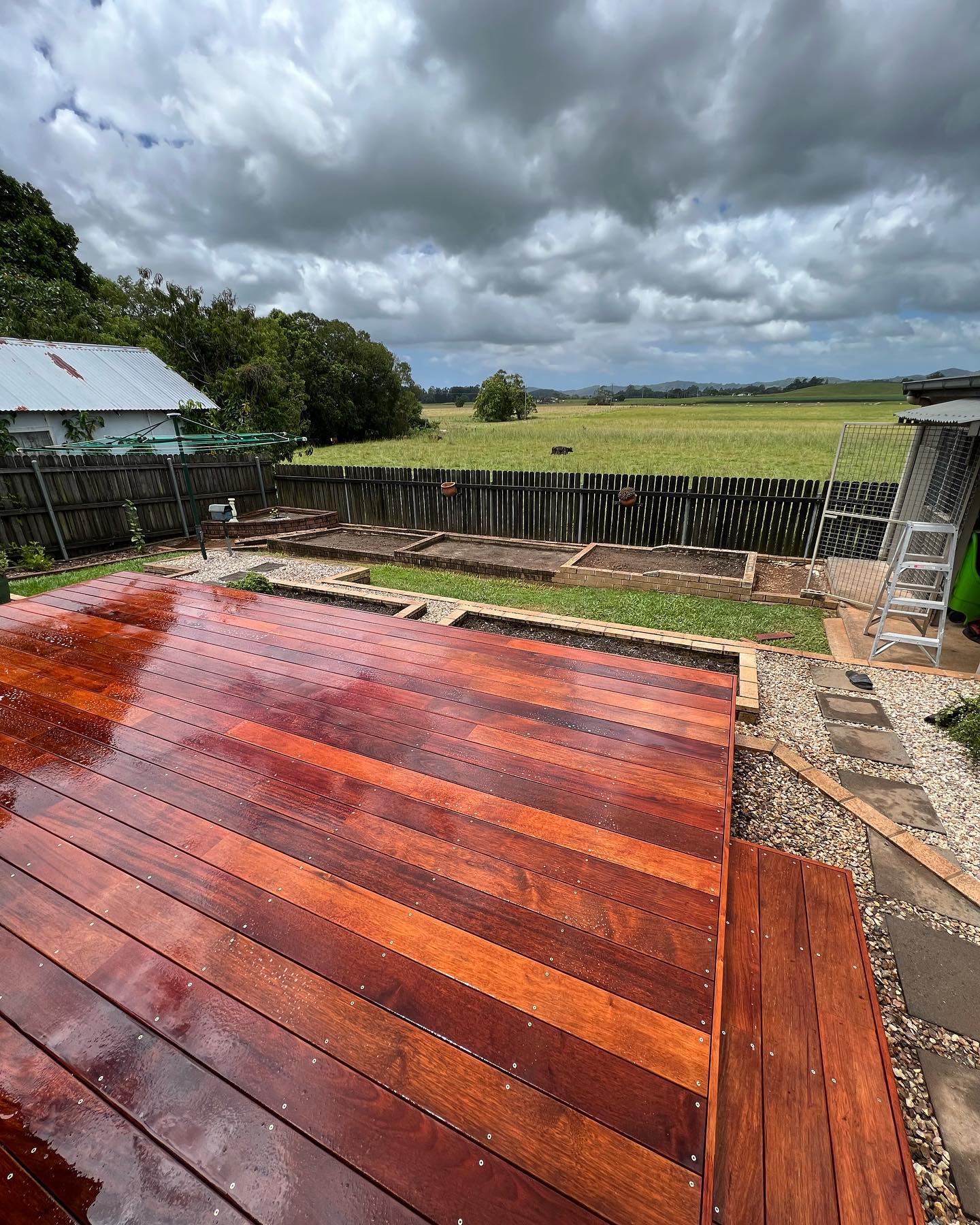 Oiled hardwood timber deck by Coast Mountain Building